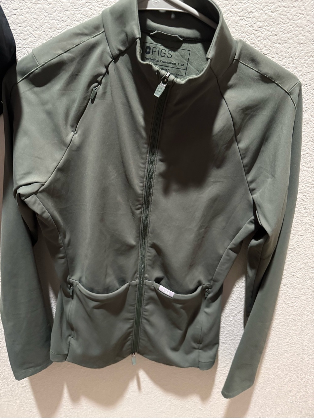 FIGS contour jacket M color Moss